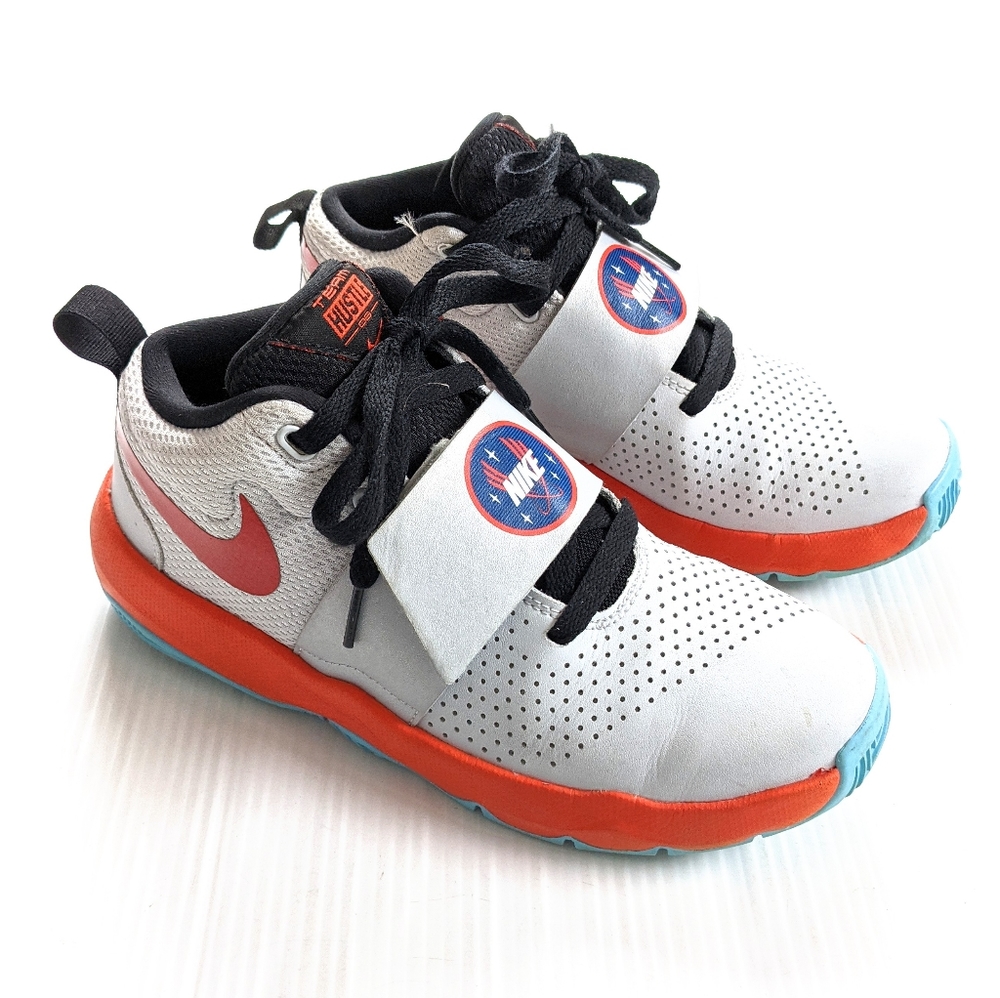 NIKE Team Hustle S8 Trainers Multicolor Sneakers Gray Basketball Shoes Youth 6